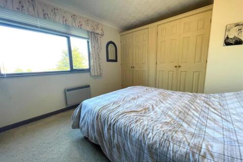 Bedroom 1.jpg