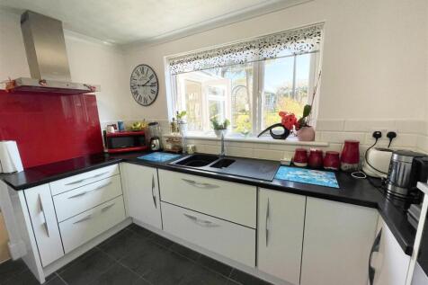 Kitchen 1.jpg