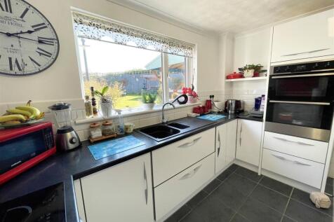 Kitchen 2.jpg