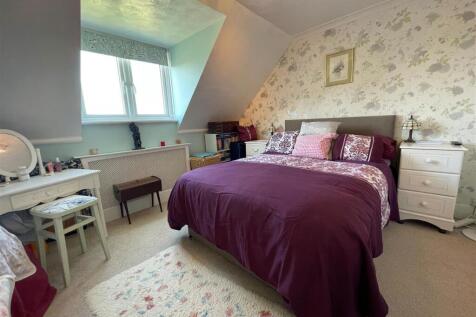 Bedroom 1.jpg