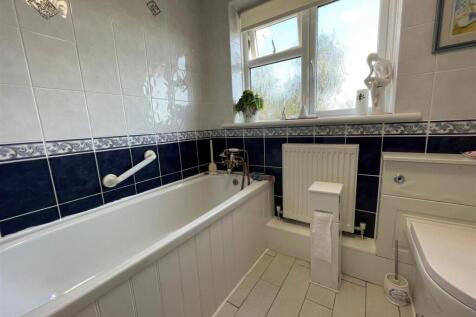 Bathroom.jpg