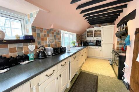 Kitchen 1.jpg