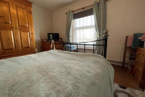 Bedroom 1.jpg