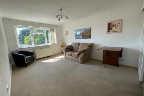 Flat 11 lounge.jpeg