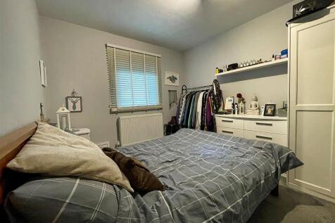 Bedroom 1.jpg