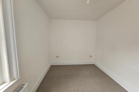 REAR BEDROOM 1