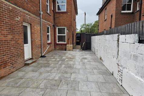 SIDE PATIO