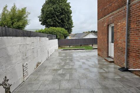 SIDE PATIO.