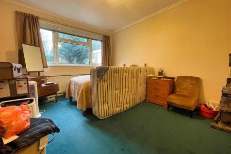 Bedroom 1.jpg
