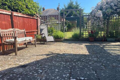 Patio 3.jpg