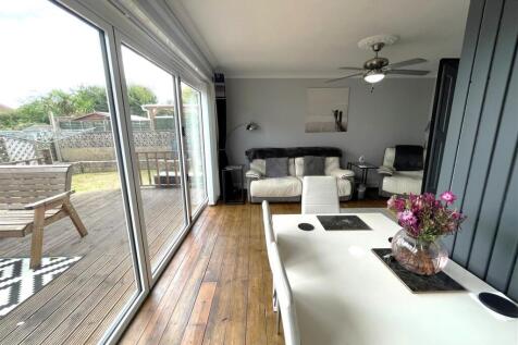 Dining area.jpg