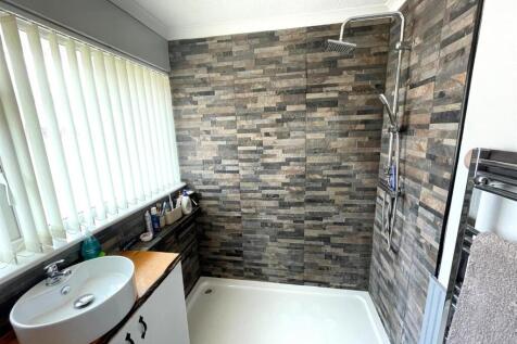 Shower Room.jpg