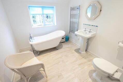 Ensuite bathroom.jpg