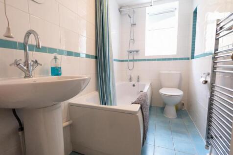 Family bathroom (1).jpg