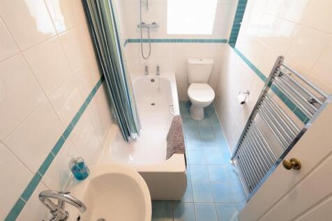 Family bathroom.jpg