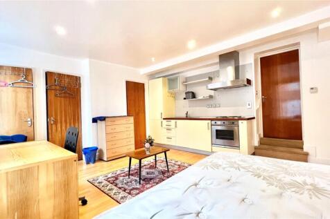 Living/Bedroom Area