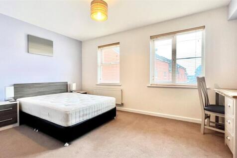 Living Room/Bedroom