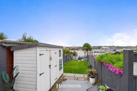 CAM03635G0-PR0113-STILL012.jpg