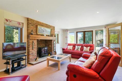 HOLLY HOUSE- (19).jpg