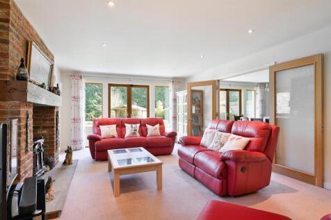 HOLLY HOUSE- (20).jpg