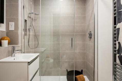 7 De Clare Court-20.jpg
