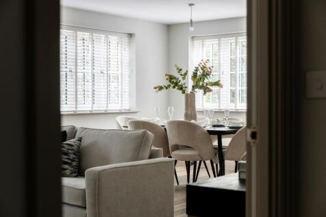 7 De Clare Court-36.jpg