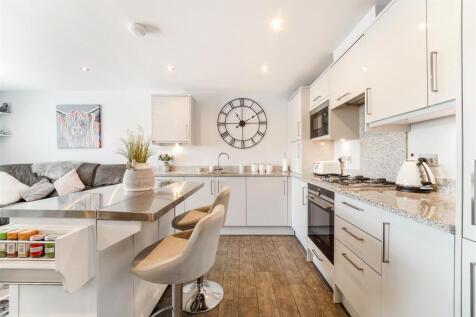 CHEQUERS LANE, CROWN HOUSE, FLAT 5 (18).jpg