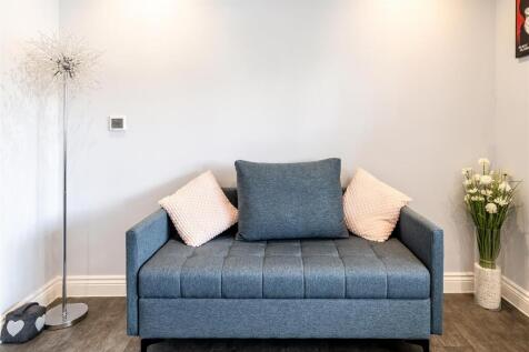 CHEQUERS LANE, CROWN HOUSE, FLAT 5 (1).jpg