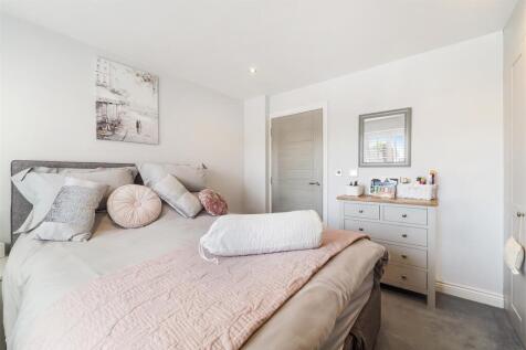 CHEQUERS LANE, CROWN HOUSE, FLAT 5 (26).jpg