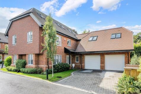 CAVERSHAM CLOSE, 5 (1).jpg