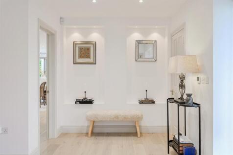 CAVERSHAM CLOSE, 5 (23).jpg