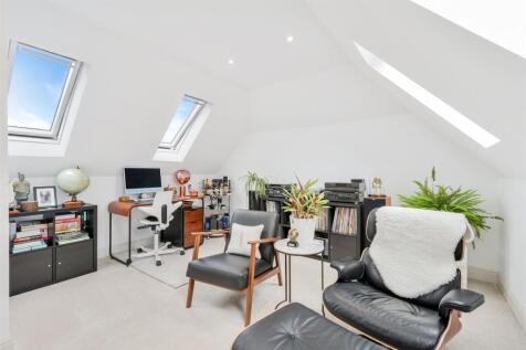 CAVERSHAM CLOSE, 5 (24).jpg