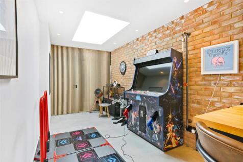 1249733894 - 43 Green Curve, SM7 - 75.jpg