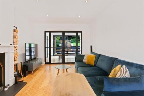 1249733894 - 43 Green Curve, SM7 - 81.jpg