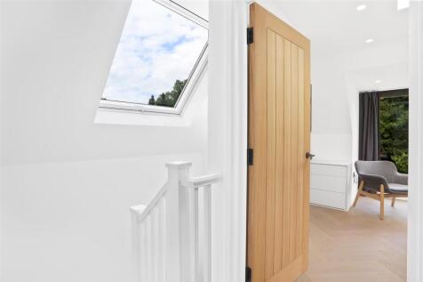 1249733894 - 43 Green Curve, SM7 - 30.jpg