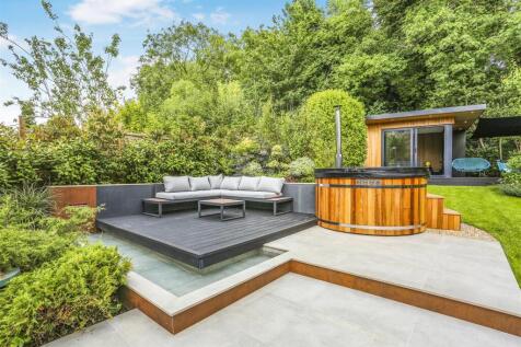 1249733894 - 43 Green Curve, SM7 - 56.jpg