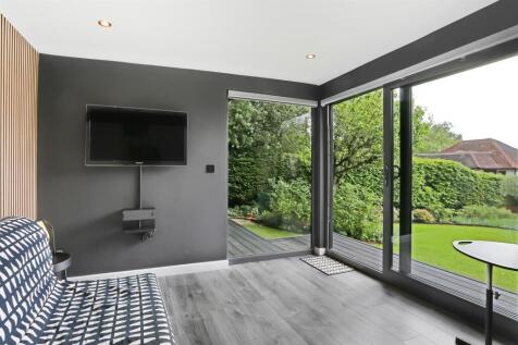 1249733894 - 43 Green Curve, SM7 - 62.jpg