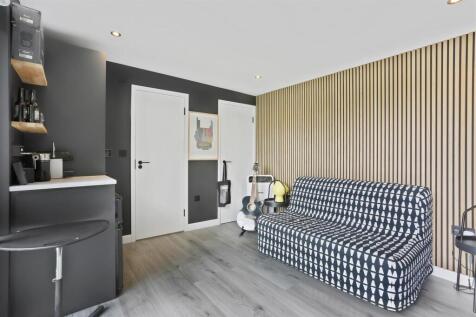 1249733894 - 43 Green Curve, SM7 - 61.jpg