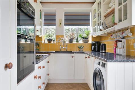 JOSEPHINE CLOSE (16).jpg