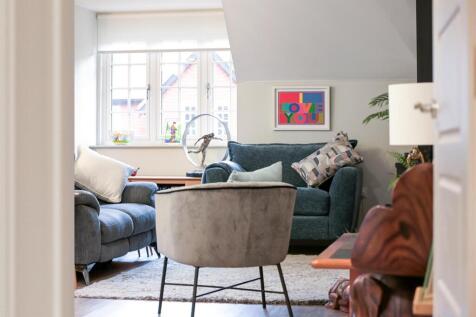 DE CLARE COURT (15).jpg