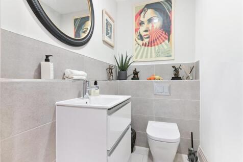 DE CLARE COURT (5).jpg