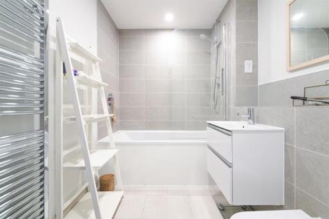 DE CLARE COURT (4).jpg