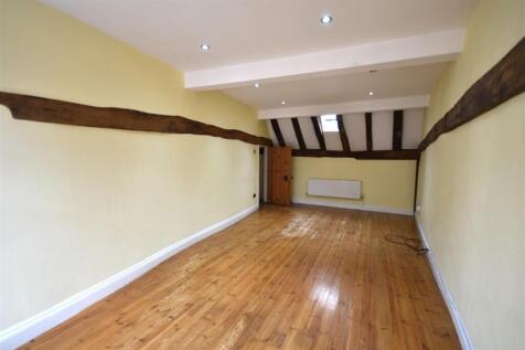 Lounge beams.JPG
