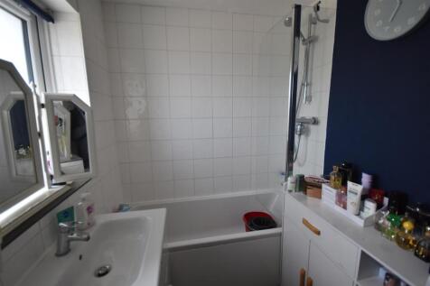Bathroom two shower.JPG