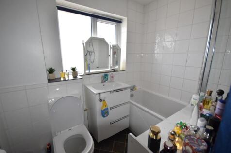 Bathroom.JPG