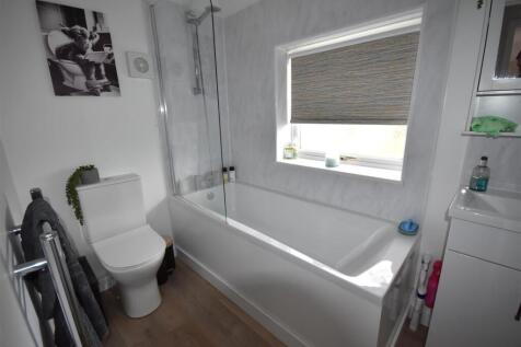 Bathroom.JPG