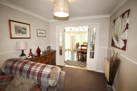 Through to the conservatory