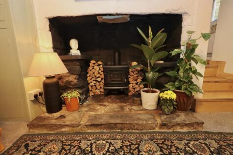 Feature fireplace (electric stove inset)