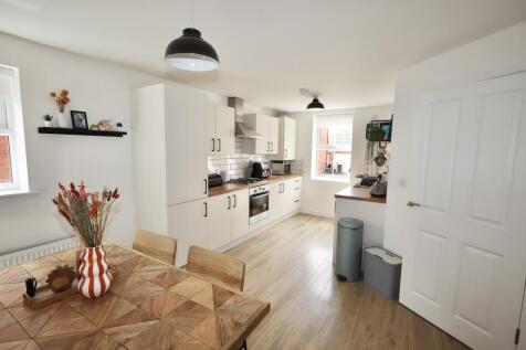 Kitchen / dining room
