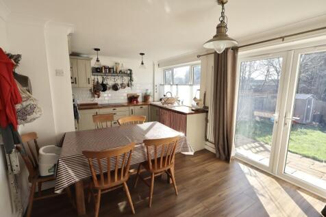 Kitchen dining room
